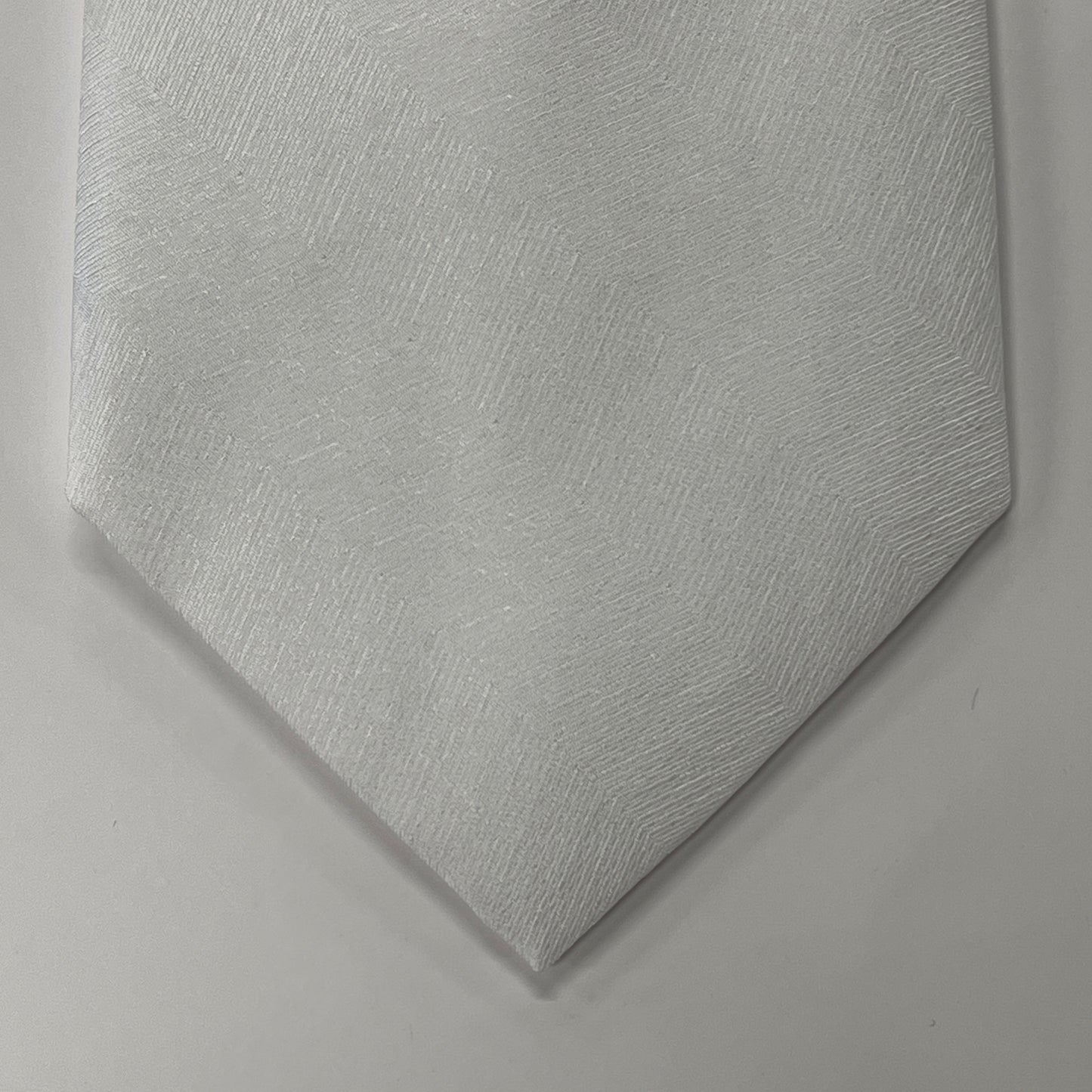 T.O. Men’s White Zigzag Patterned Tie TM337-7